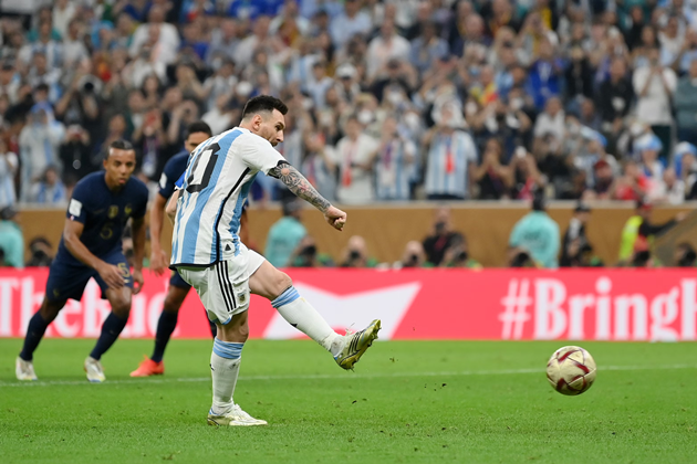 Messi ghi bàn từ chấm 11m ở chung kết World Cup 2022